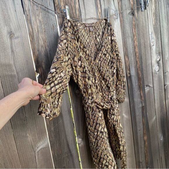 Charlie Jade 100% Silk Belted Romper Roll Tab Sleeve Size S Small Printed - Picture 10 of 14